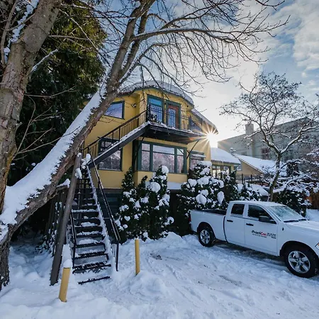Wheelchair Accessible 2 Bedroom Downtown Suite Urban Comfort- Pet-Friendly, Nelson Exterior photo