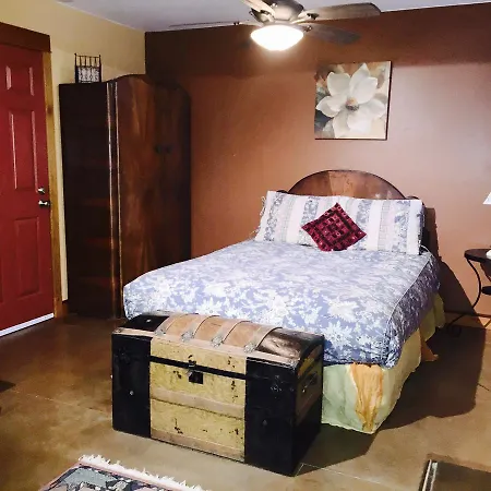 Wheelchair Accessible 2 Bedroom Downtown Suite Urban Comfort- Pet-Friendly, Nelson Exterior photo