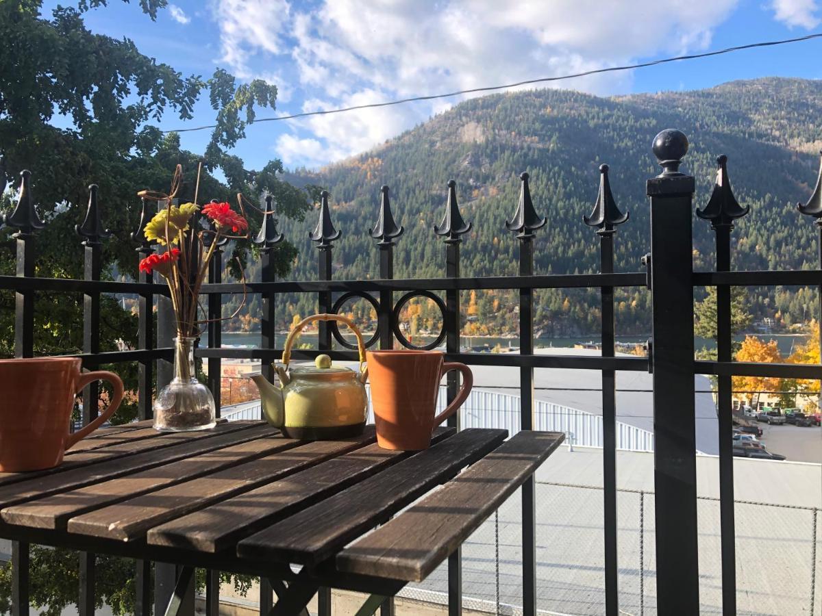 Apartment Wheelchair Accessible 2 Bedroom Downtown Urban Comfort- Pet-friendly,