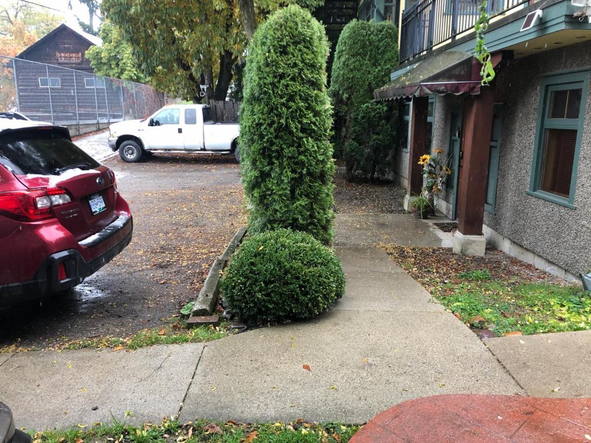 Wheelchair Accessible 2 Bedroom Downtown Urban Comfort- Pet-friendly, *
