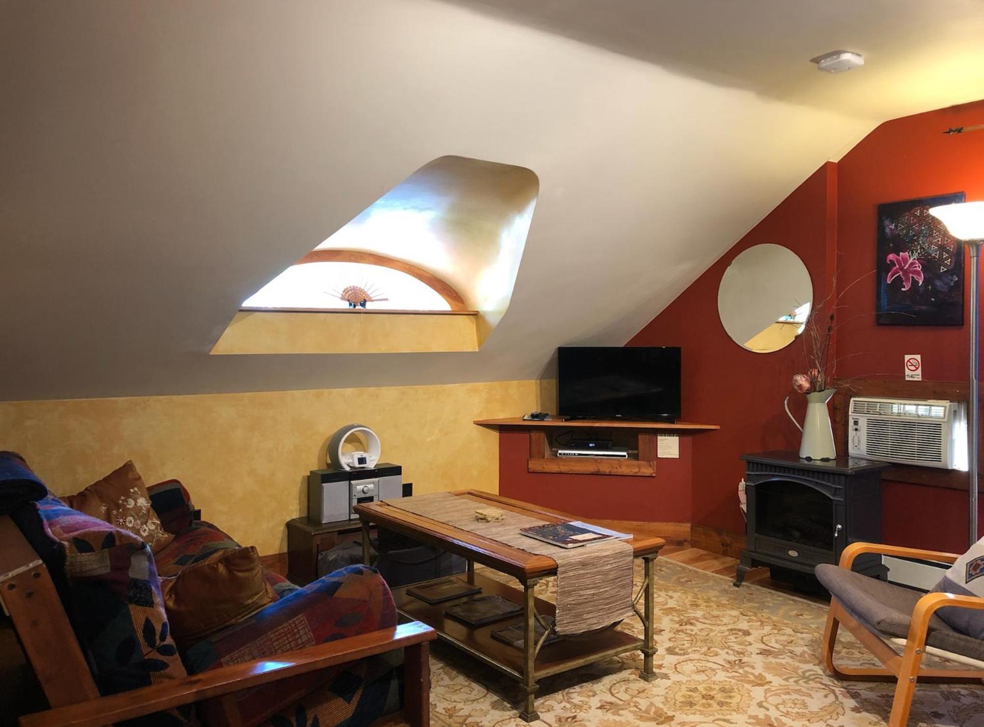 Wheelchair Accessible 2 Bedroom Downtown Urban Comfort- Pet-friendly, Nelson