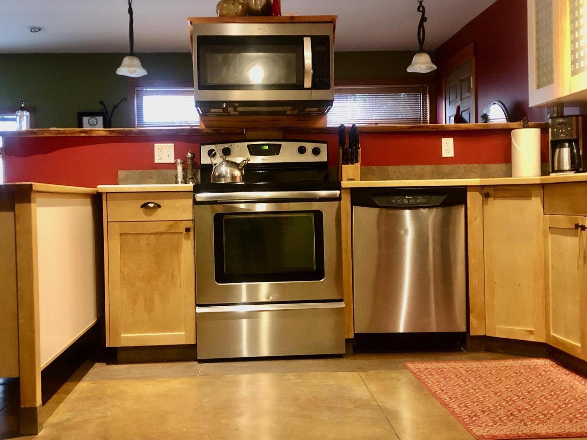 Wheelchair Accessible 2 Bedroom Downtown Urban Comfort- Pet-friendly, Apartment *