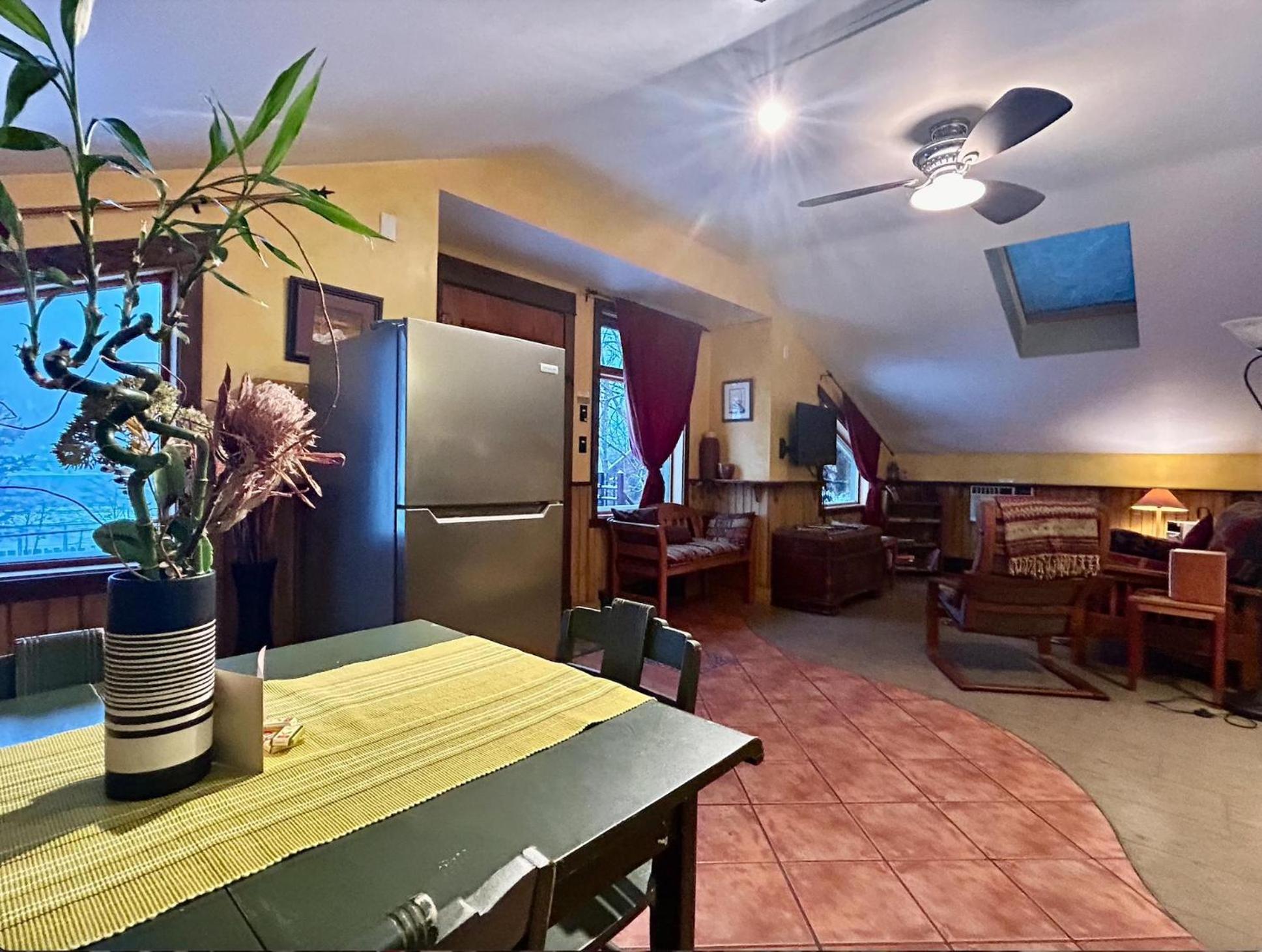 Wheelchair Accessible 2 Bedroom Downtown Urban Comfort- Pet-friendly, *