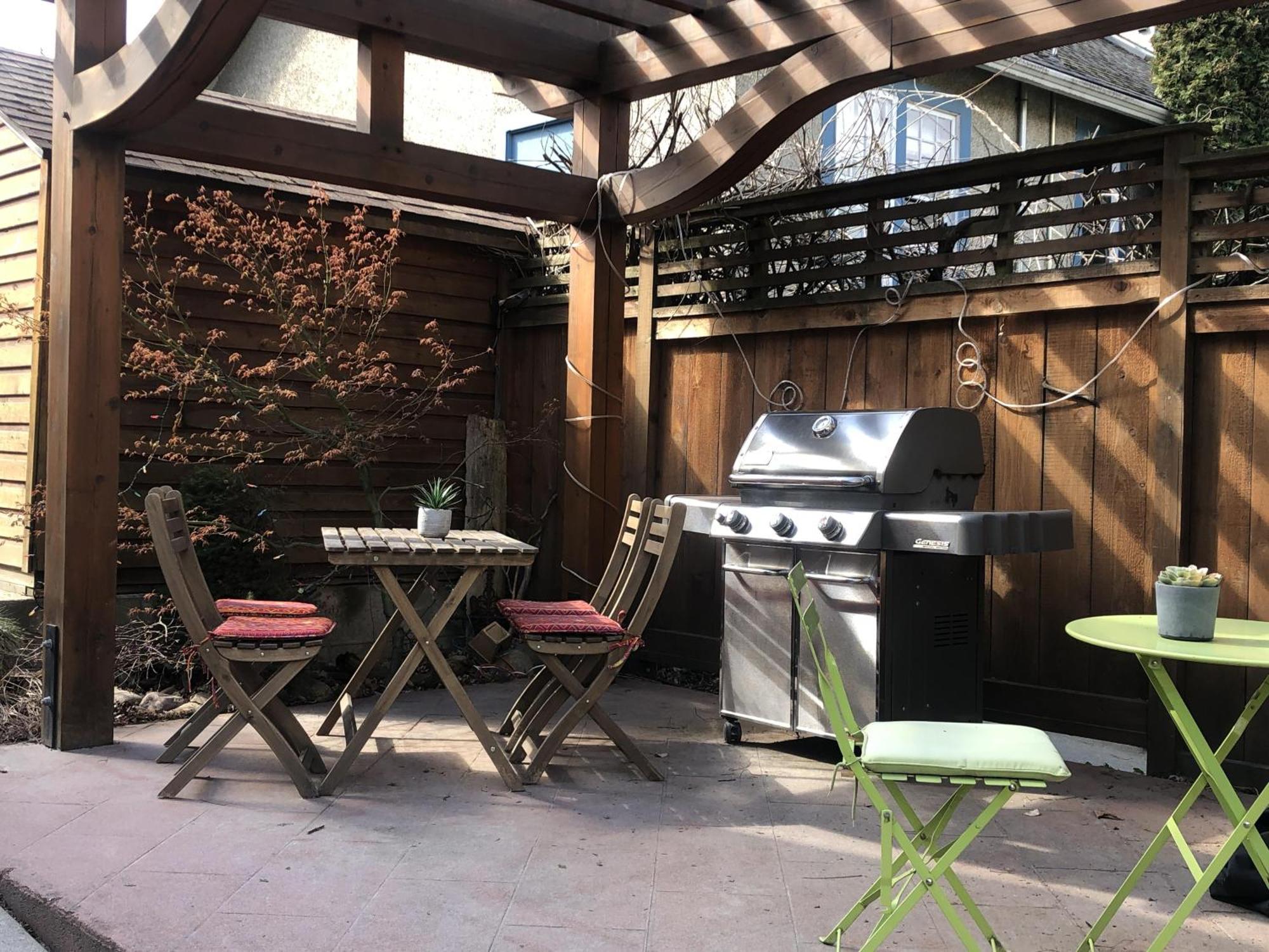 Wheelchair Accessible 2 Bedroom Downtown Urban Comfort- Pet-friendly, *