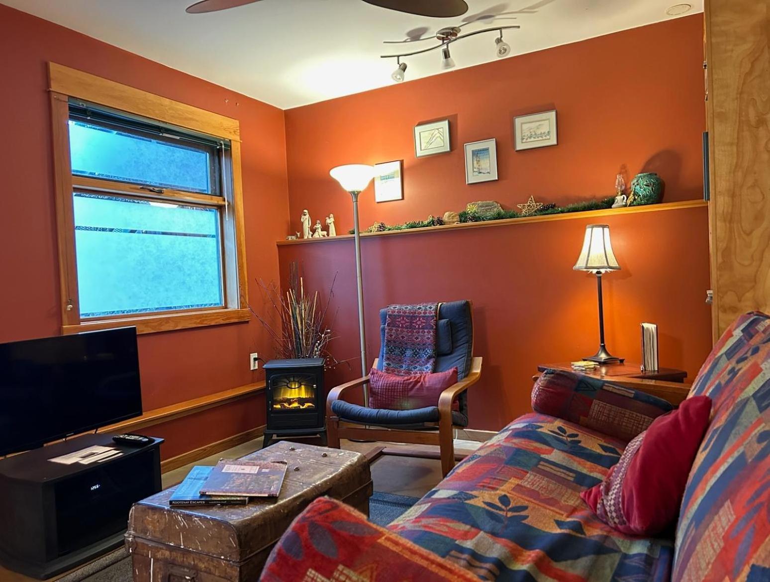 Apartment Wheelchair Accessible 2 Bedroom Downtown Urban Comfort- Pet-friendly, *