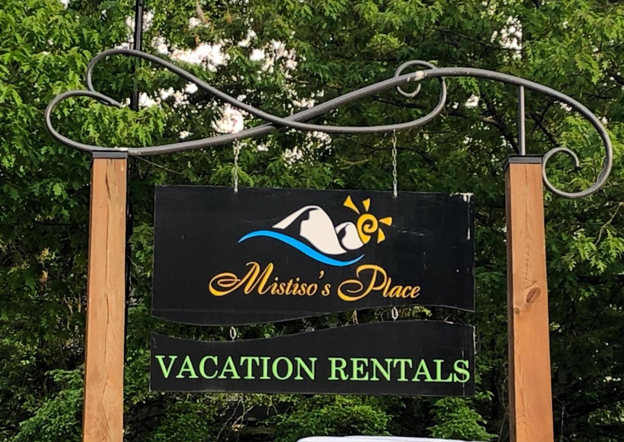 Wheelchair Accessible 2 Bedroom Downtown Urban Comfort- Pet-friendly, Apartment