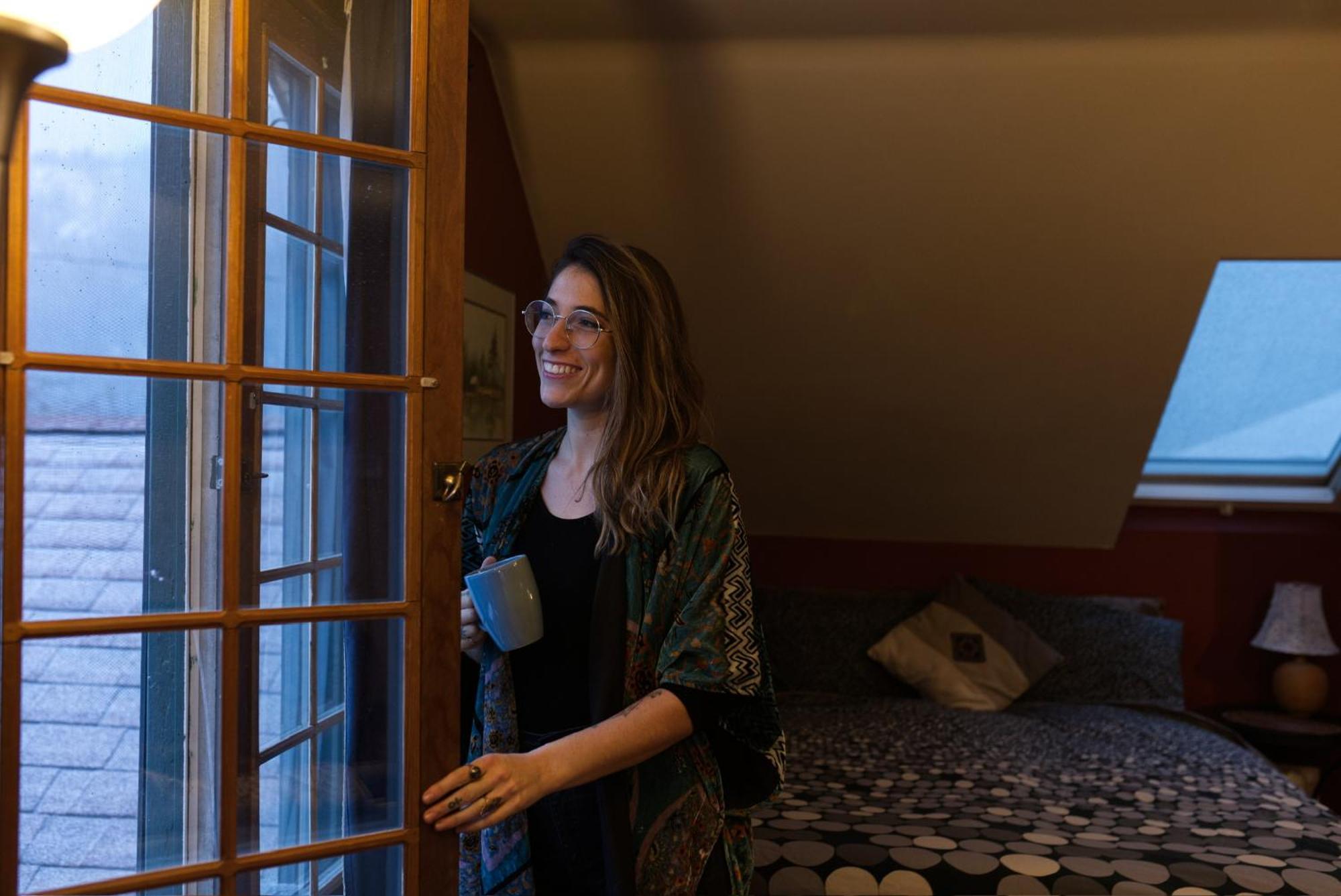Wheelchair Accessible 2 Bedroom Downtown Urban Comfort- Pet-friendly, * Nelson