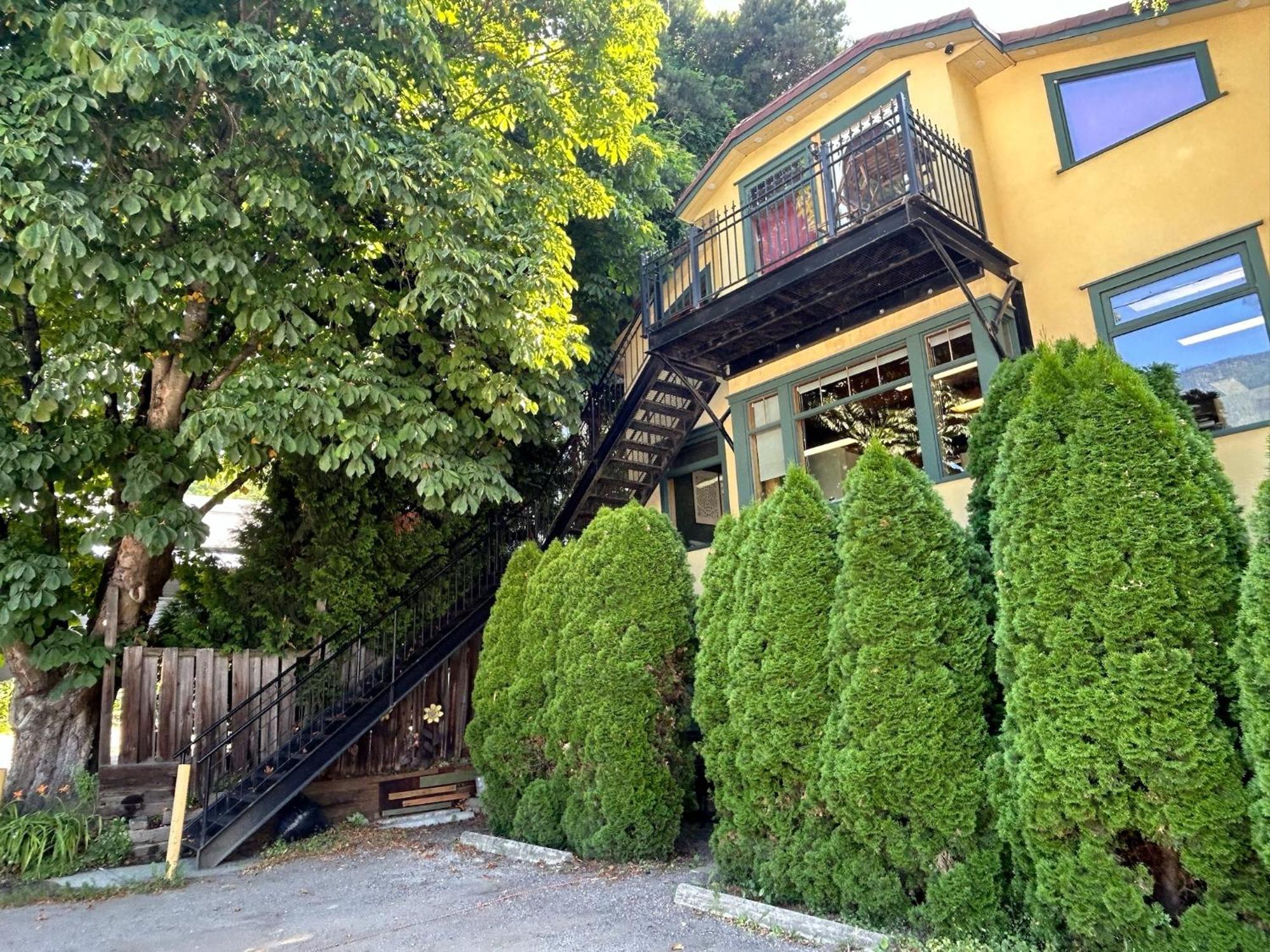 Wheelchair Accessible 2 Bedroom Downtown Urban Comfort- Pet-friendly, Apartment Nelson