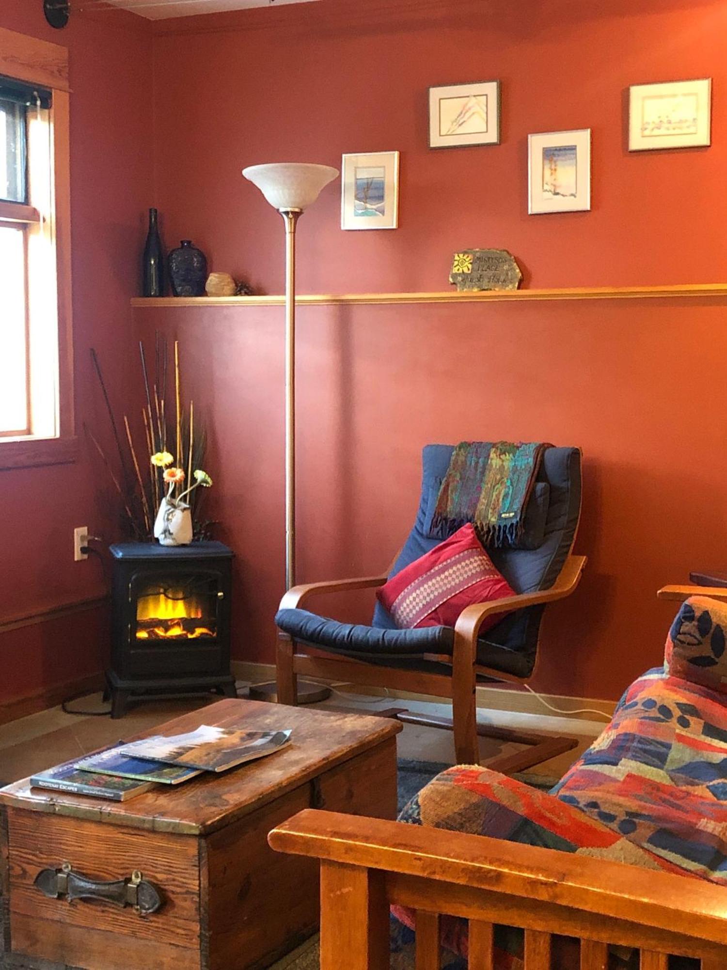 Wheelchair Accessible 2 Bedroom Downtown Urban Comfort- Pet-friendly,