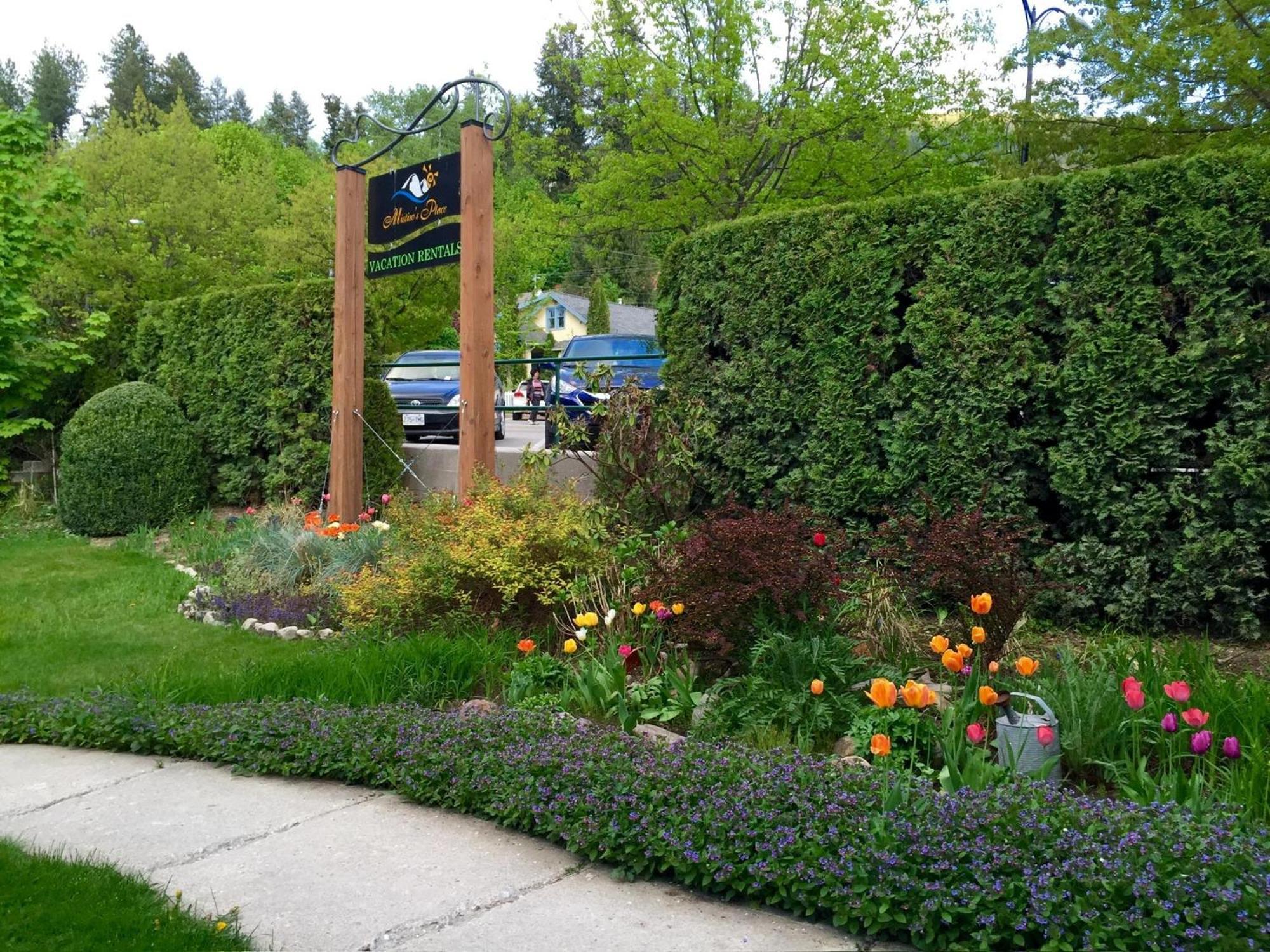 Wheelchair Accessible 2 Bedroom Downtown Urban Comfort- Pet-friendly, Nelson