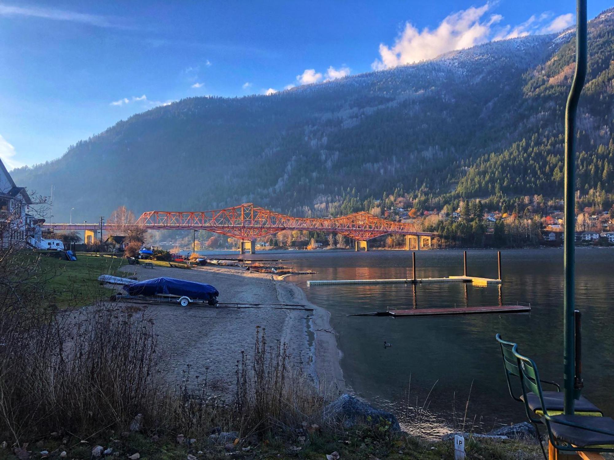 Wheelchair Accessible 2 Bedroom Downtown Urban Comfort- Pet-friendly, Nelson