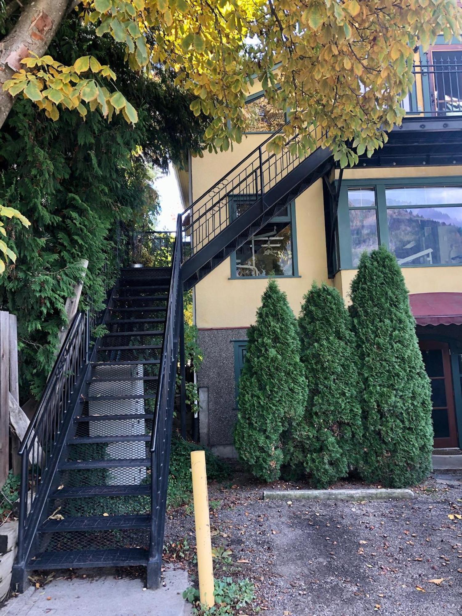 Wheelchair Accessible 2 Bedroom Downtown Urban Comfort- Pet-friendly, Apartment Nelson