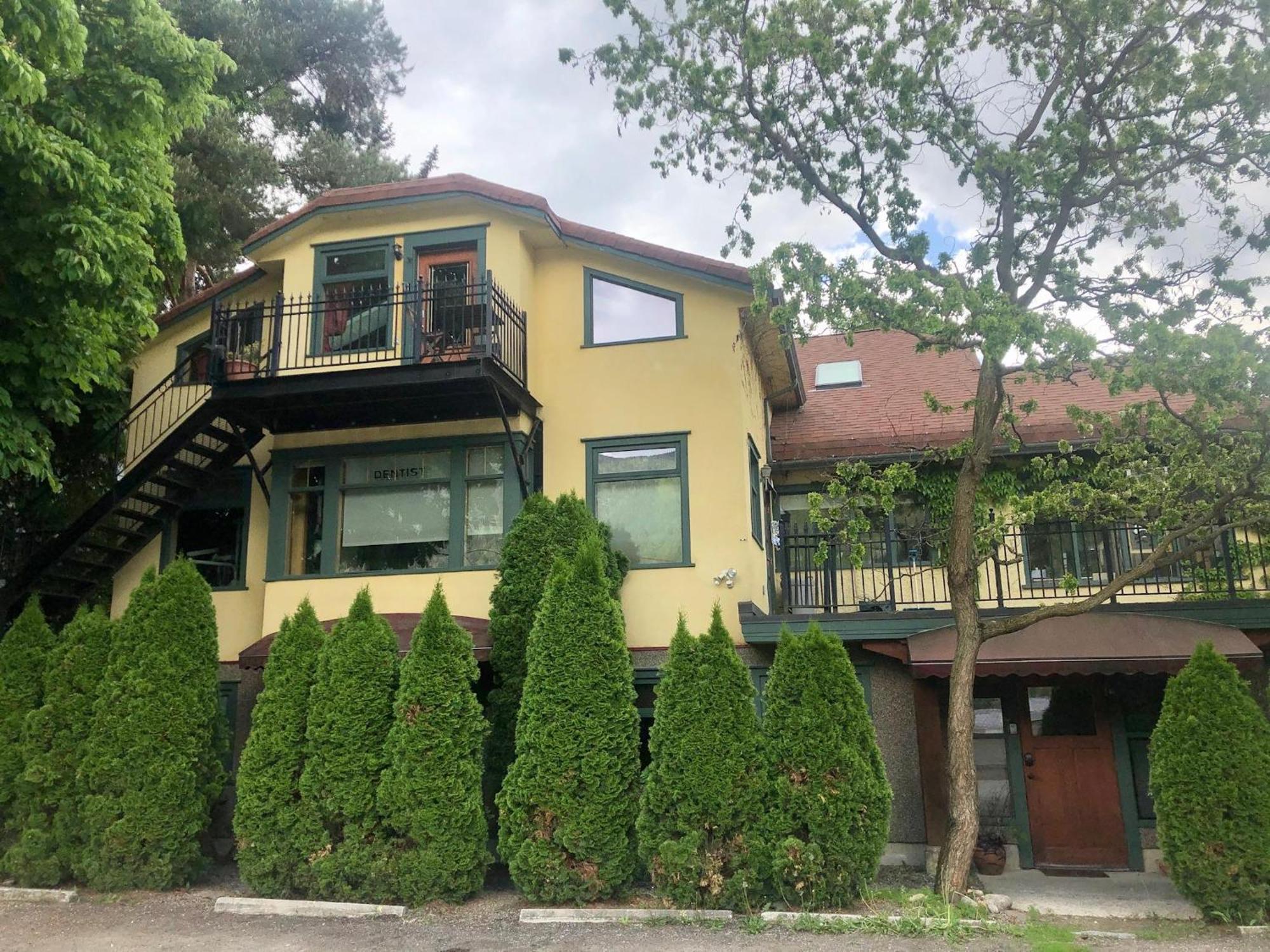 Wheelchair Accessible 2 Bedroom Downtown Urban Comfort- Pet-friendly, Apartment *